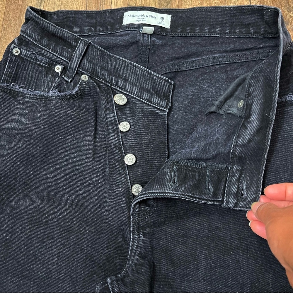 Abercrombie & Fitch Curve Love High Rise Dad Criss Cross Jeans in Black - Picture 9 of 12